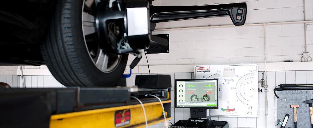 Achsvermessung sämtlicher Fabrikate in der Kfz Werkstatt Debus